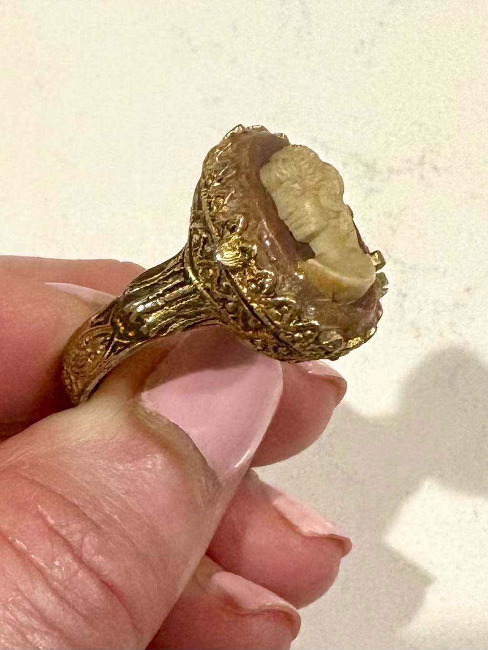 Vintage 1950s Cameo Solid Perfume Holder Ring Adjustable Gold Tone Victorian - Picture 12 of 13